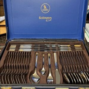 Solingen 80 piece Flatware Complete Set for 12 plus serving pcs 23/24 karat sore